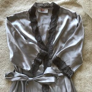Sleepyhead satin robe